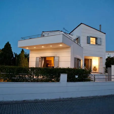 Miryam Villa *